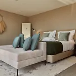 Omid Saldanha Hotel