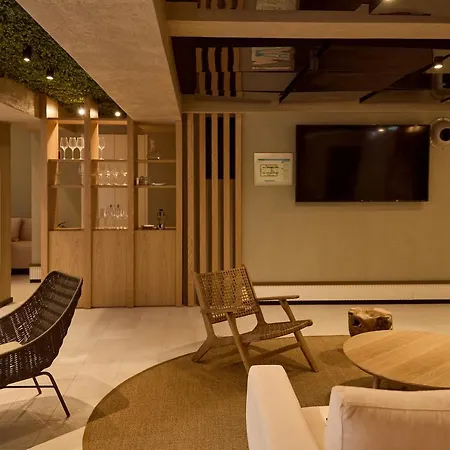Omid Saldanha Hotel
