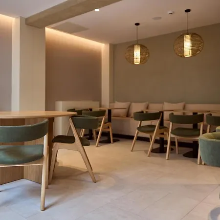 Omid Saldanha Hotel
