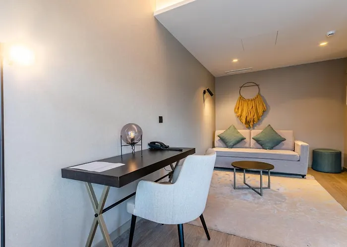 Omid Saldanha Hotel Lisbon