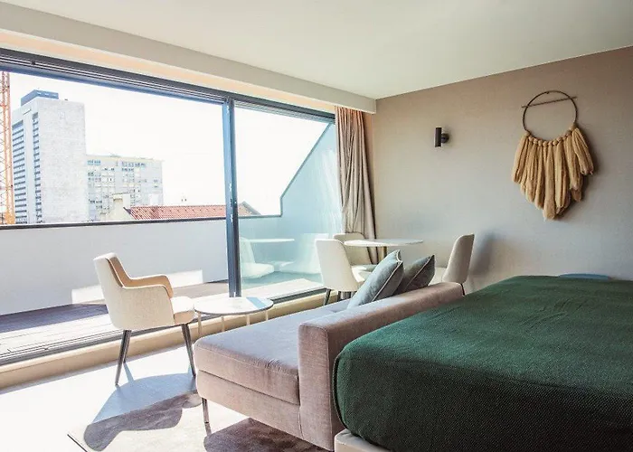 ホテル Omid Saldanha